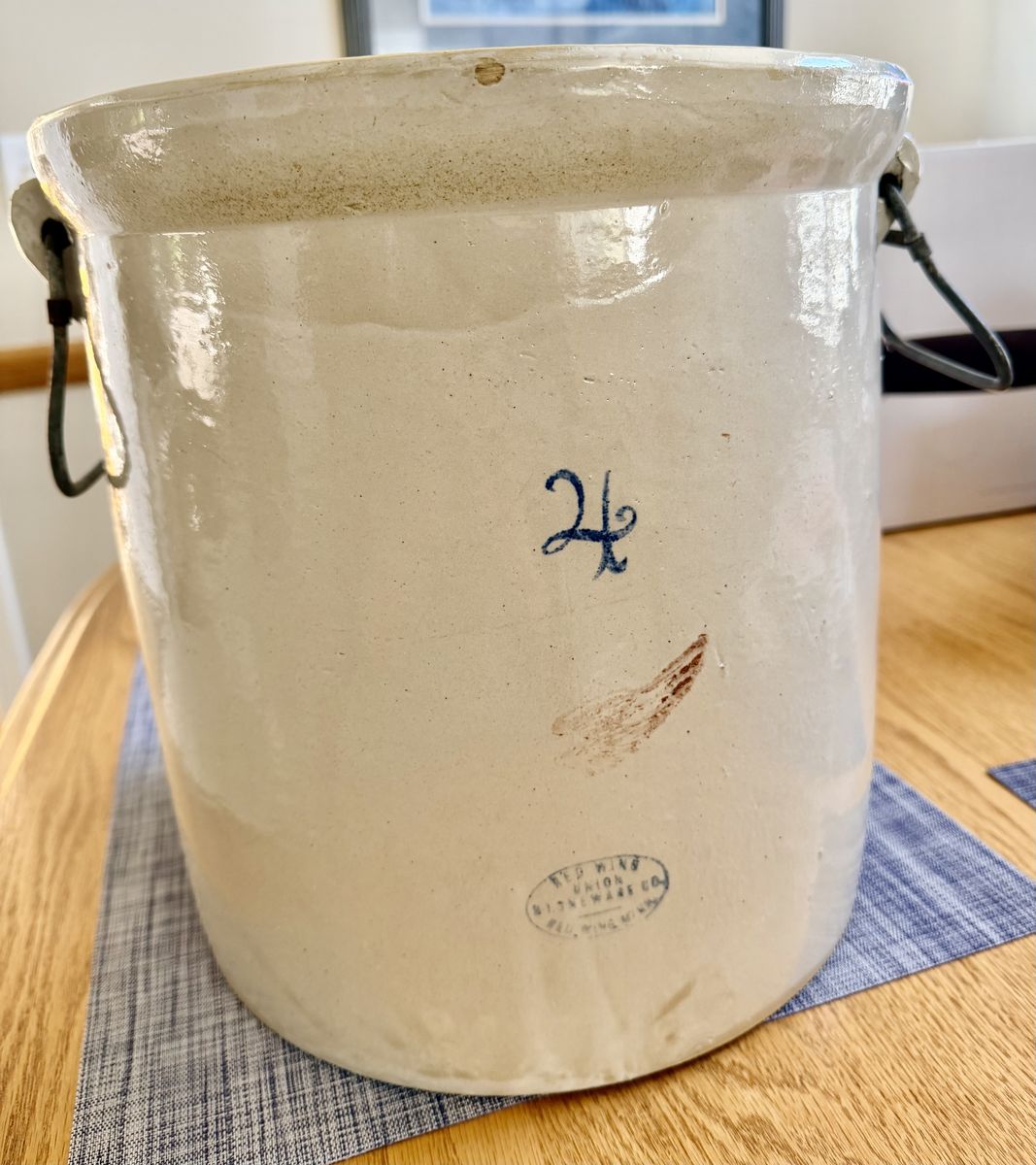 Vintage RED WING UNION STONEWARE CO. CROCK