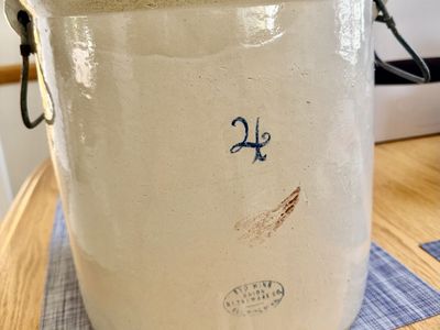 Vintage RED WING UNION STONEWARE CO. CROCK