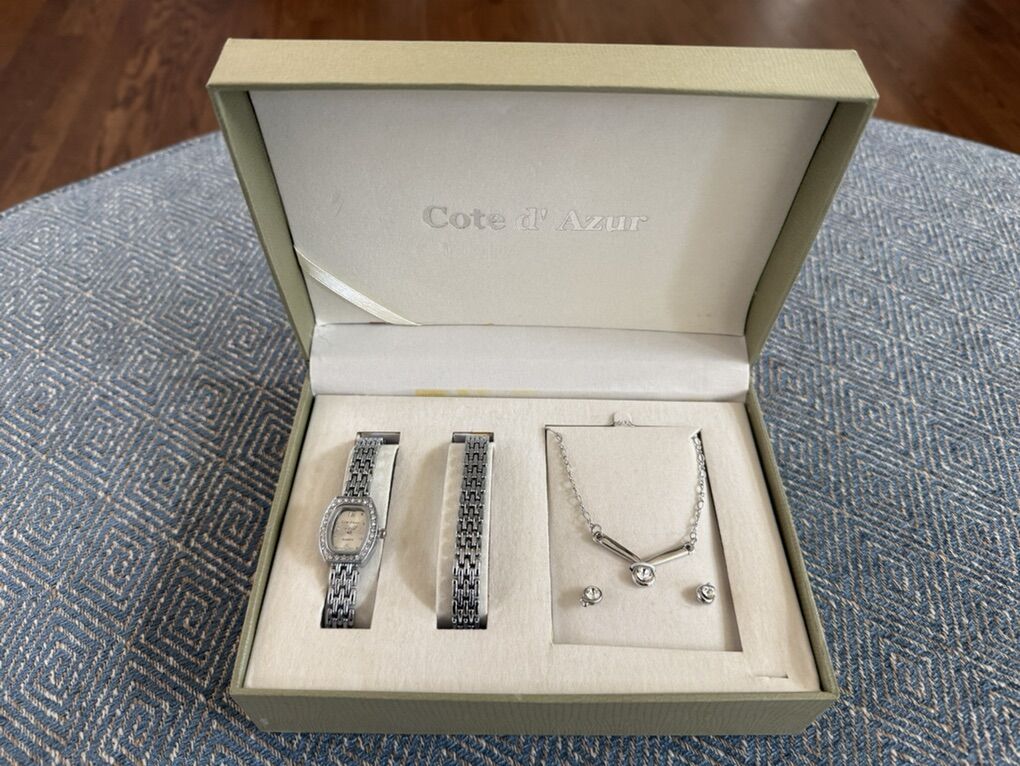 Ladies Quartz Watch, Necklace & Earring Gift Set