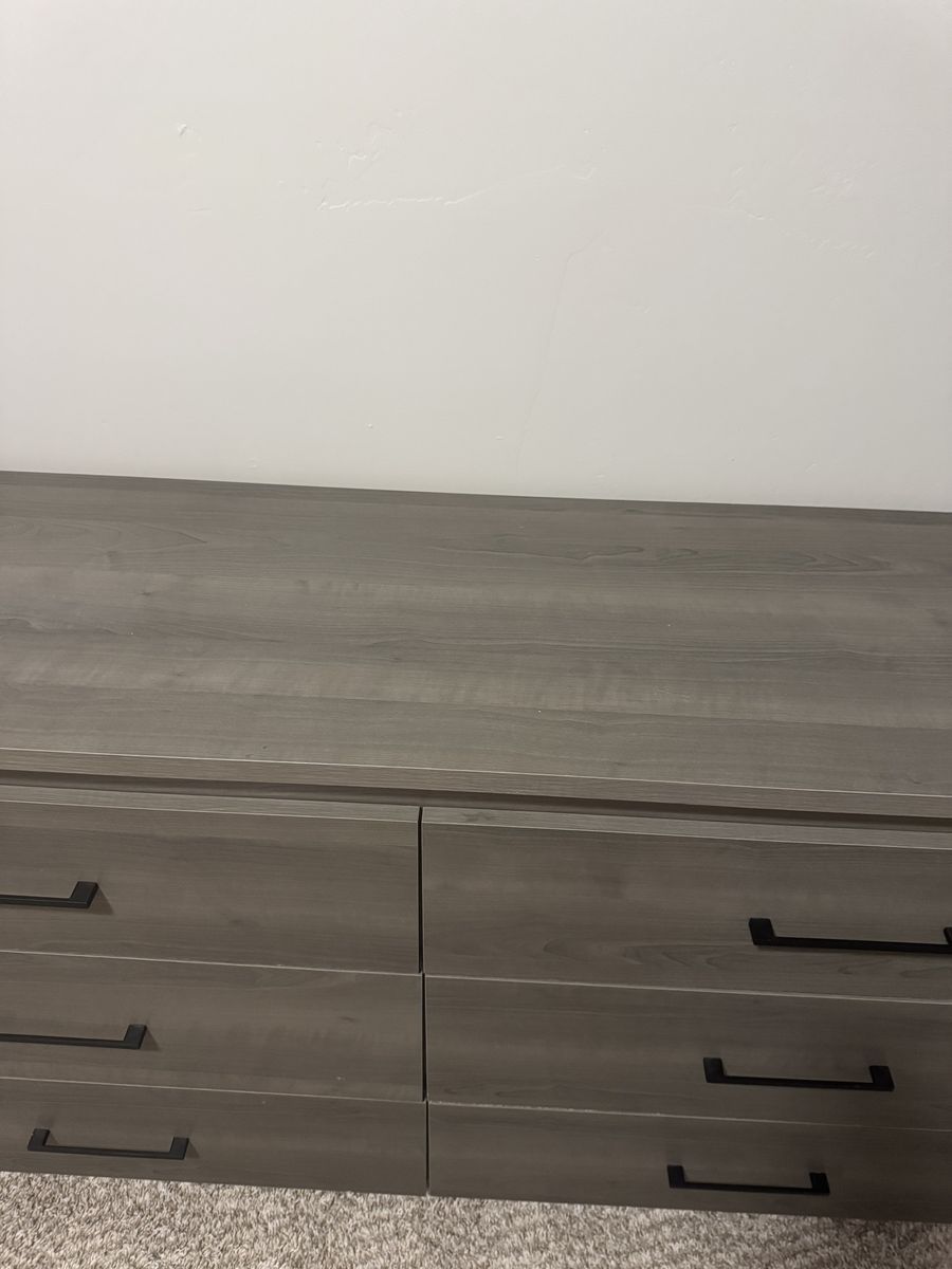 2 newer dressers & 2 love sacks
