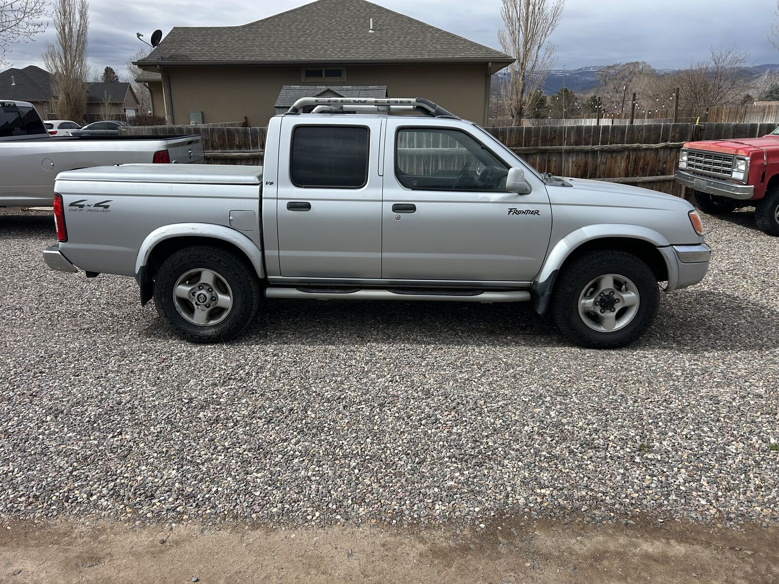 2000 NISSAN FRONTIER SE