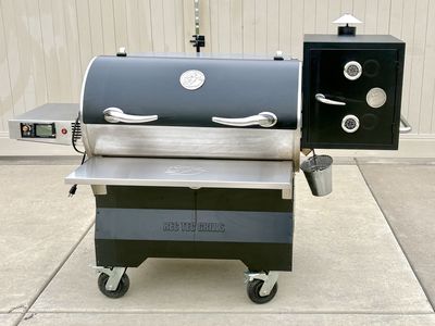 Recteq Bull 700 Smoker with Accessories