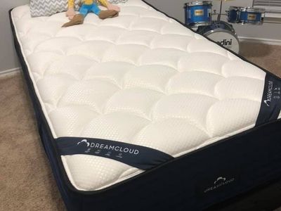 DreamCloud Memory Foam Mattress, Twin XL, Like New, Excellent Condition