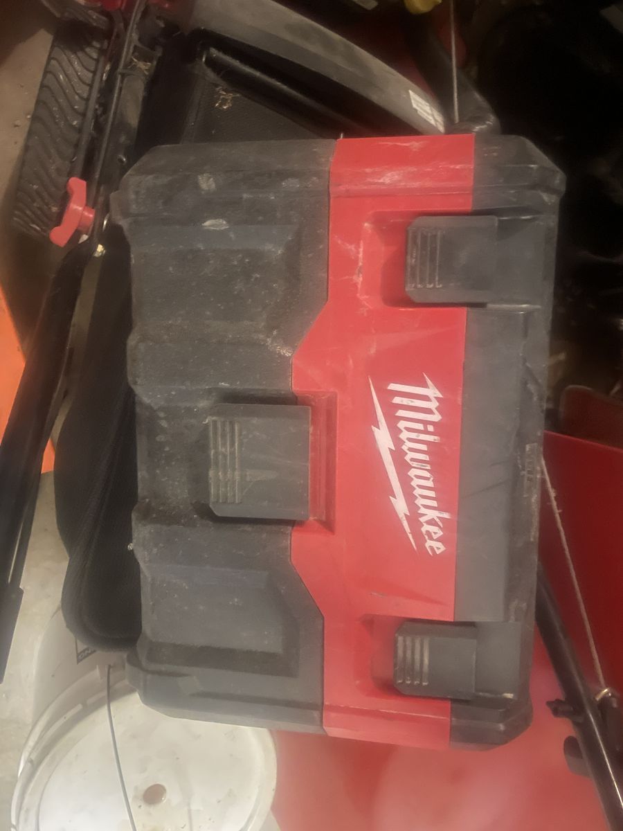 Milwaukee M18 Vacuum