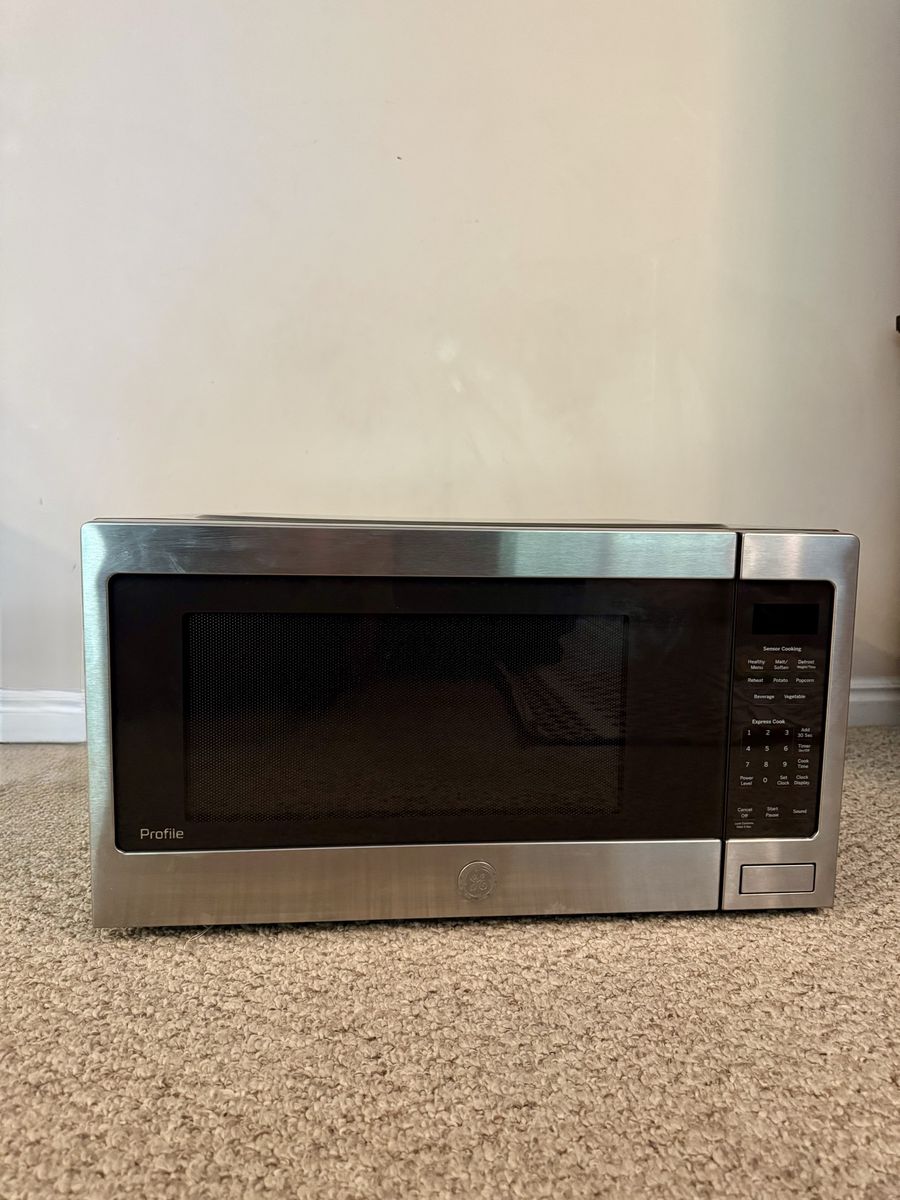 GE Counter Top Microwave-Brand New