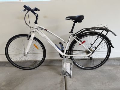 Infinity Boss Three Step-Through Hybrid City Bike 7-Speed White with Rear Rack