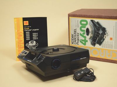 Kodak 4600 Carousel Slide Projector & Projector Screen