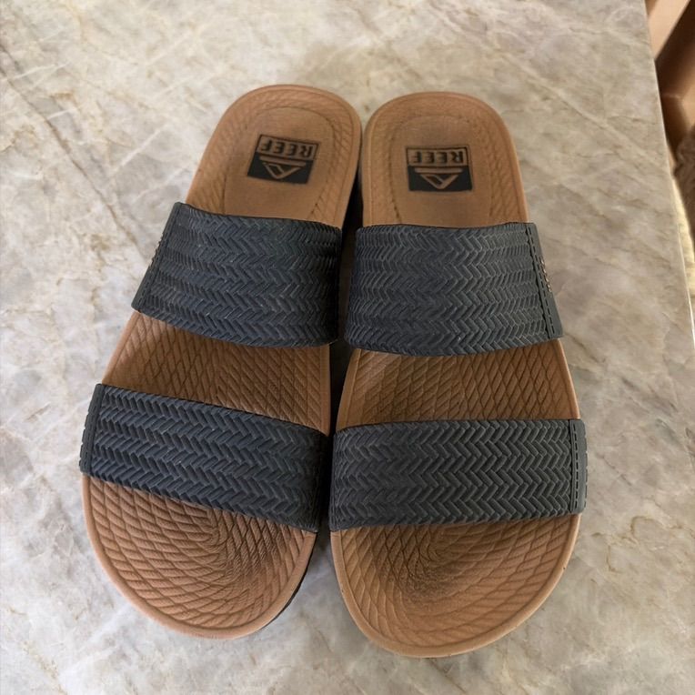 Size 7 Reef Sandals
