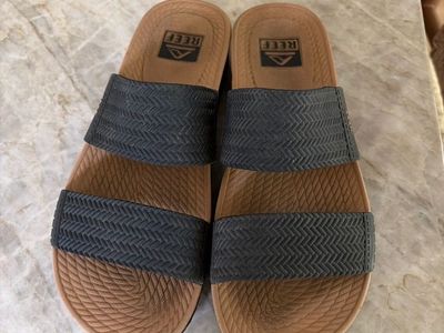 Size 7 Reef Sandals