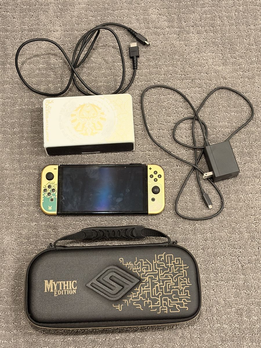 Nintendo Switch OLED Legend of Zelda Edition + Case