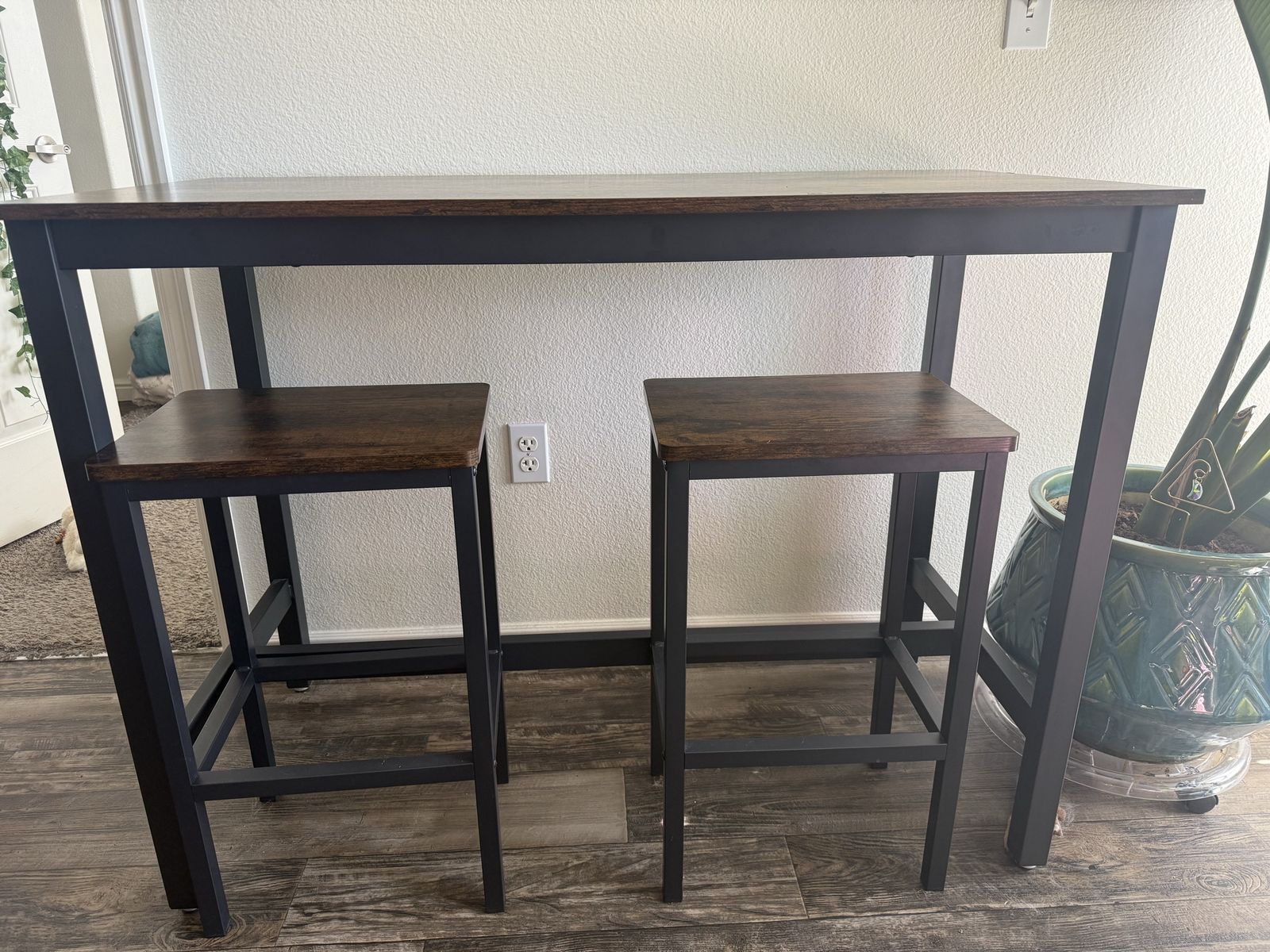 Table & 2 Stools Set
