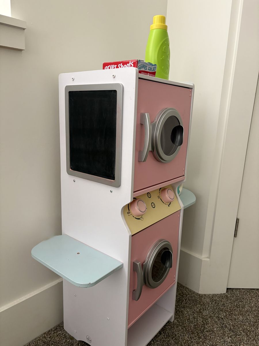 Cute play washer and dryer with accessories