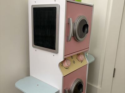 Cute play washer and dryer with accessories