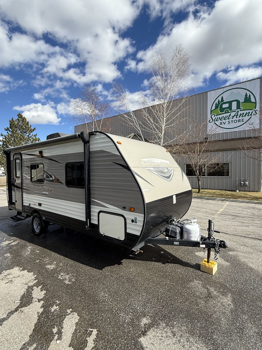 2017 Starcraft Autumn Ridge 18QB Couples Coach Travel Trailer