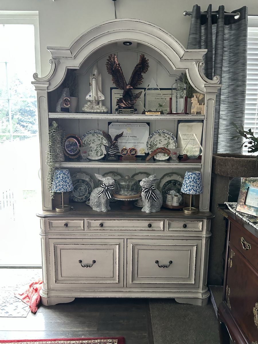 Magnolia China Hutch/ entertaiment Center