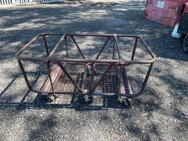 Steel rack with wheels