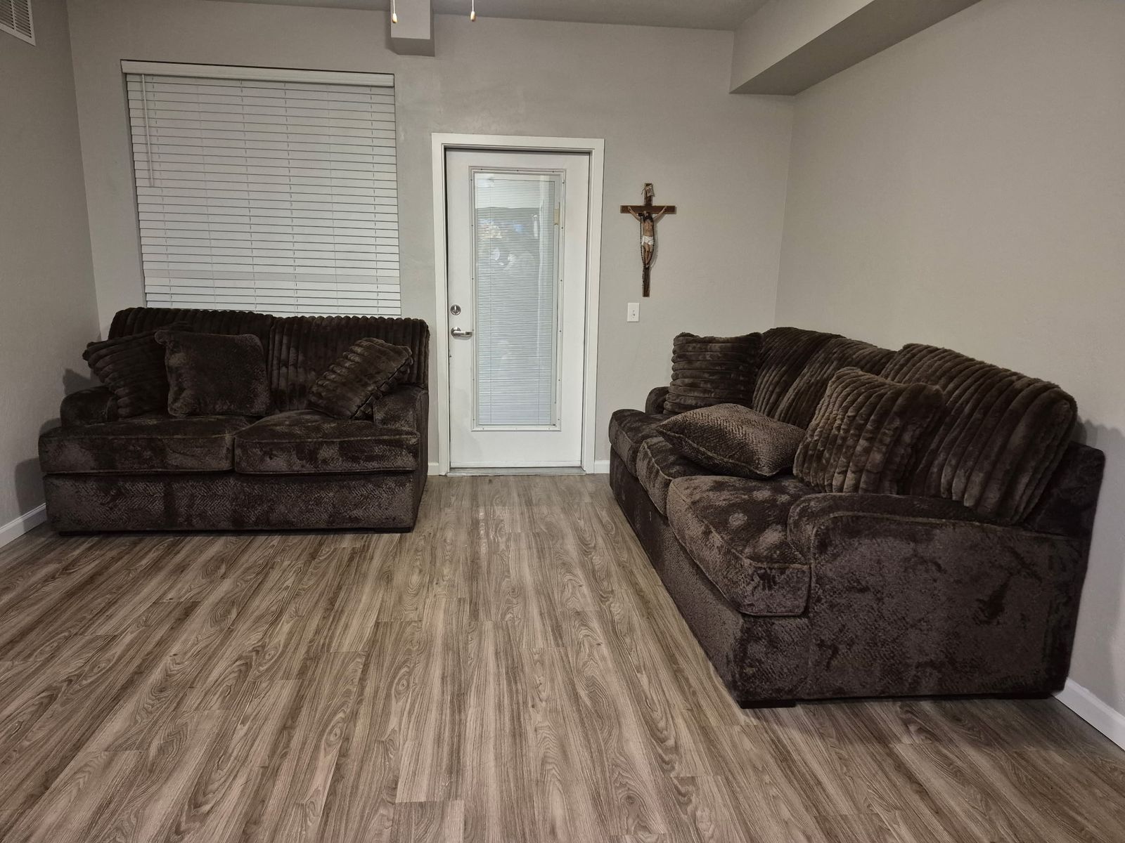Chocolate brown Aylesworth Sofa & Love Seat
