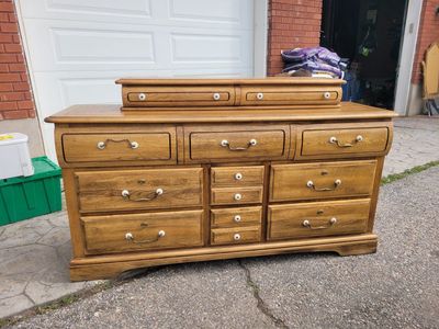 very nice Dresser