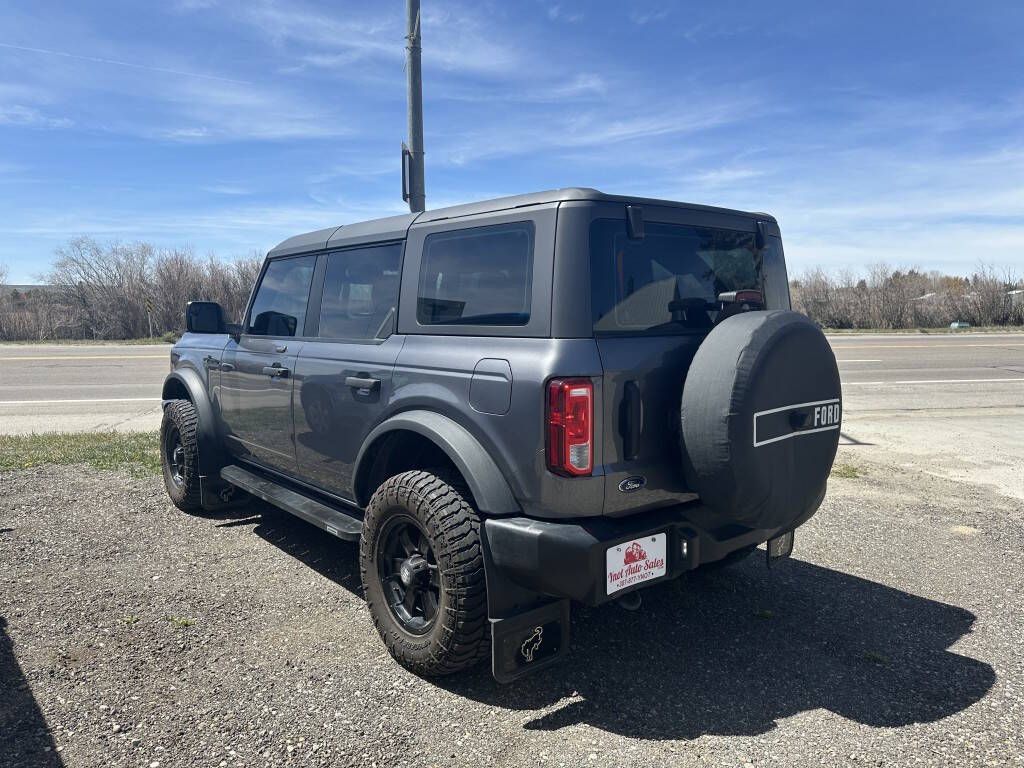 Main image 3