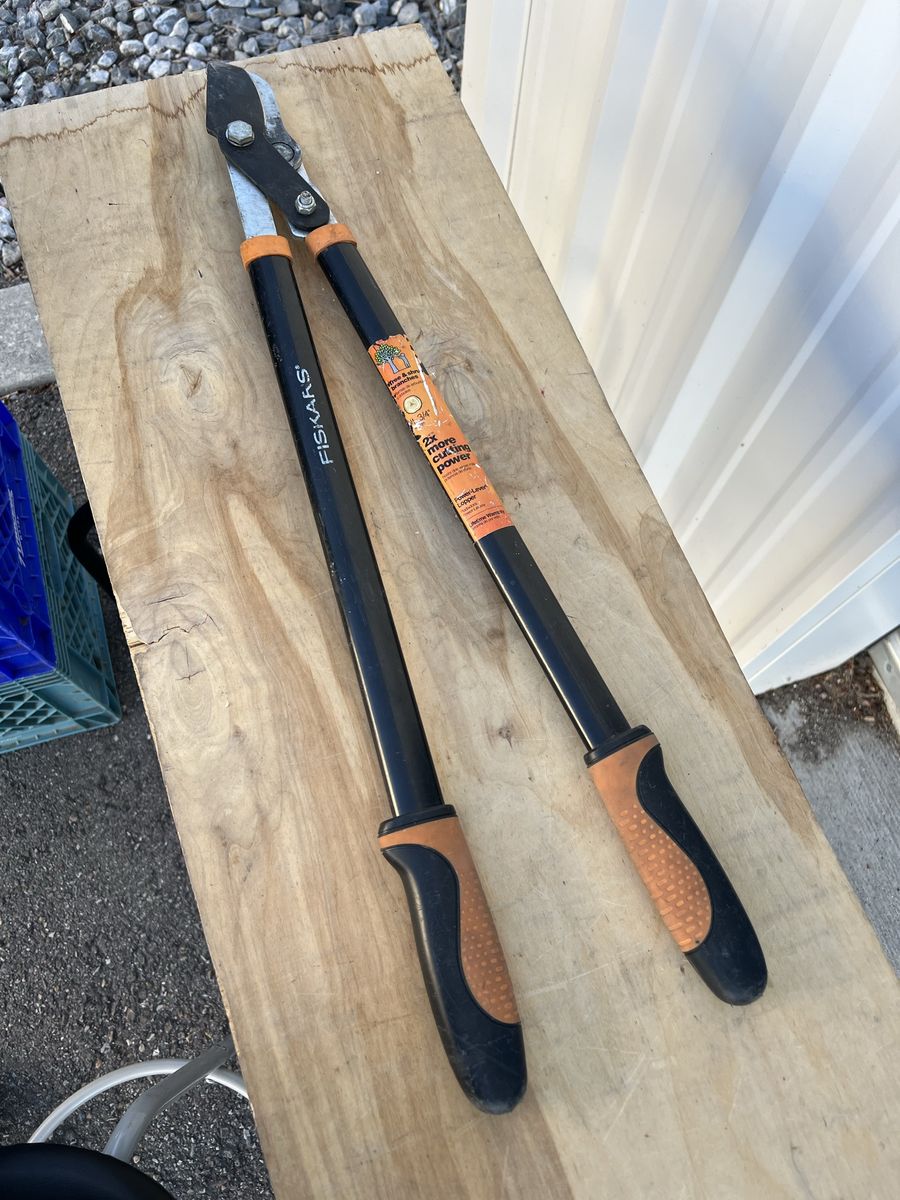Fiskars 28” Power Lever Bypass Lopper
