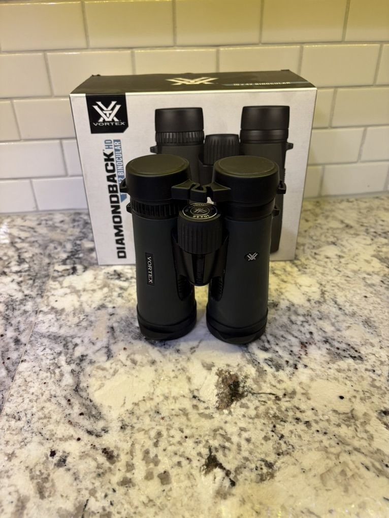 VORTEX DIAMONDBACK HD 10X42MM BINOCULAR