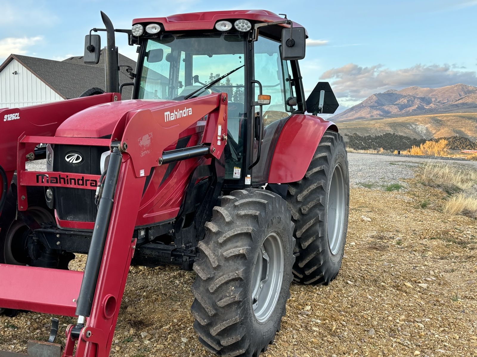 9125 Mahindra 125 Horse Tractor