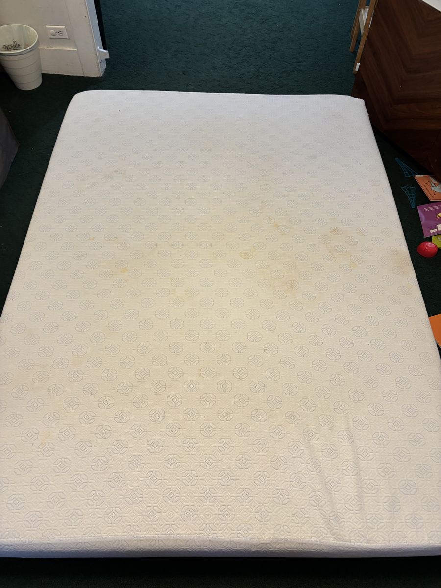 12" Thick Memory Foam Matress - QUEEN SIZE