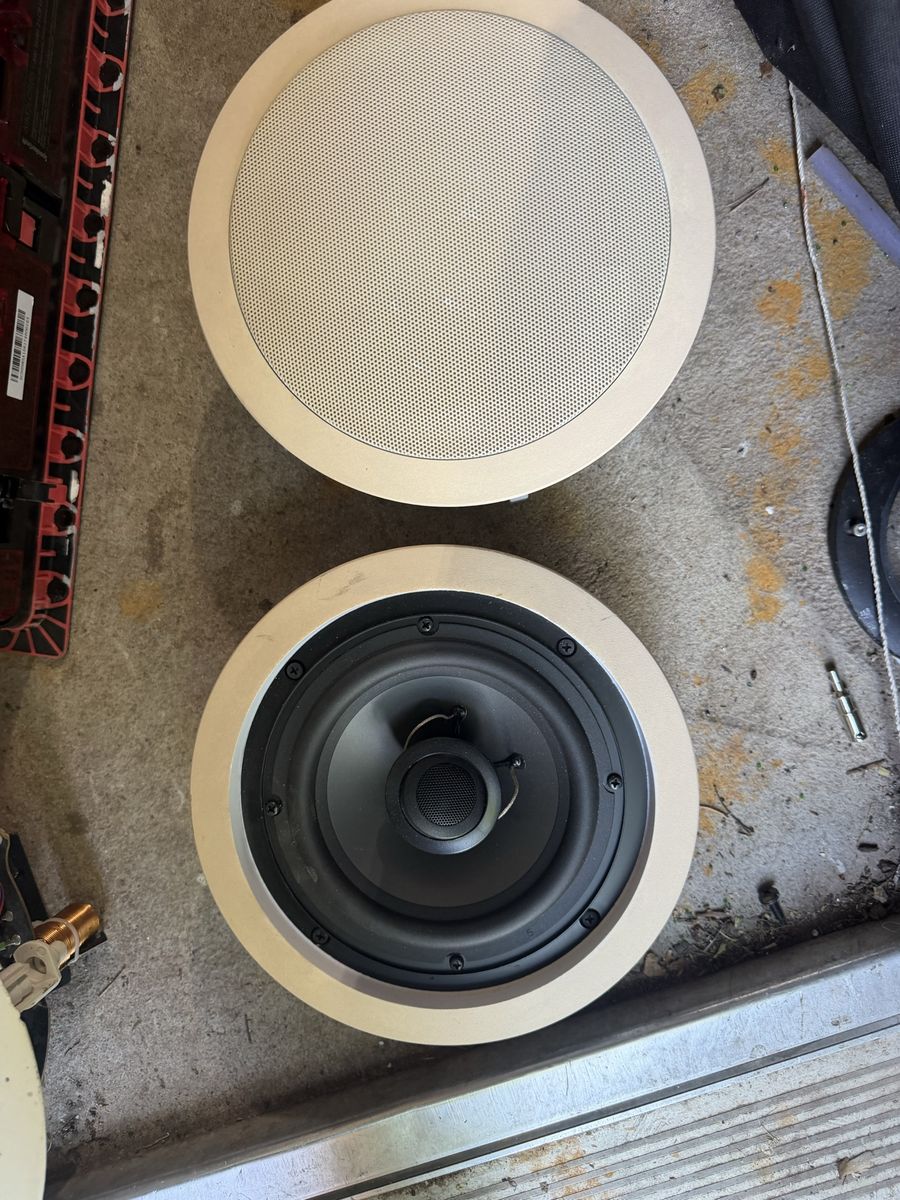 Pair of 6" in ceiling speakers
