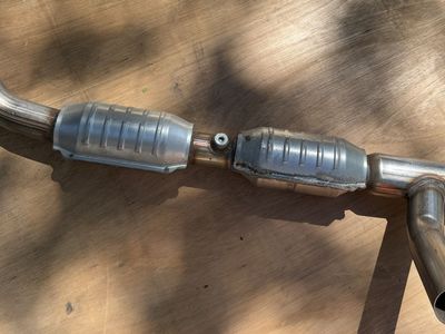 2006 Ford E-250 Passenger Side Catalytic Converter