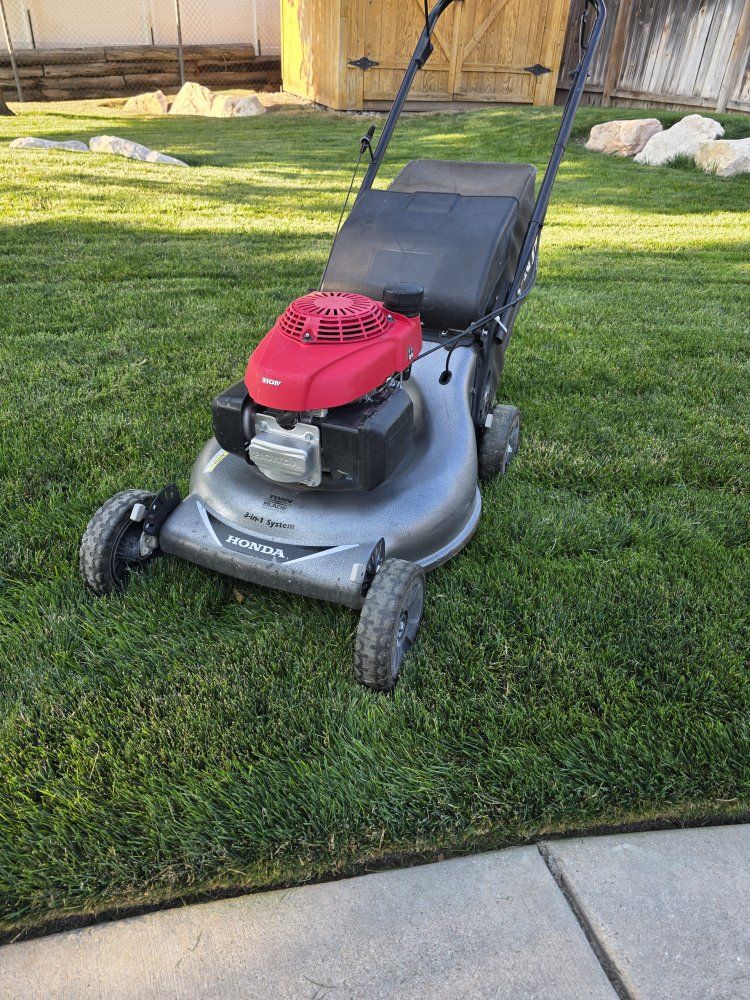 Honda HRR216K10VKAA 21-Inch Self-Propelled Gas Lawn Mower with Smart Drive