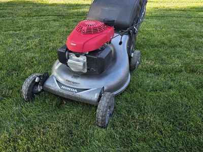 Honda HRR216K10VKAA 21-Inch Self-Propelled Gas Lawn Mower with Smart Drive