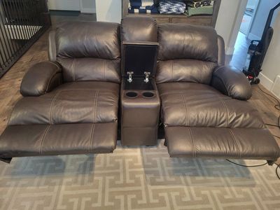 LIVING ROOM FURNITURE
BONDED LEATHER