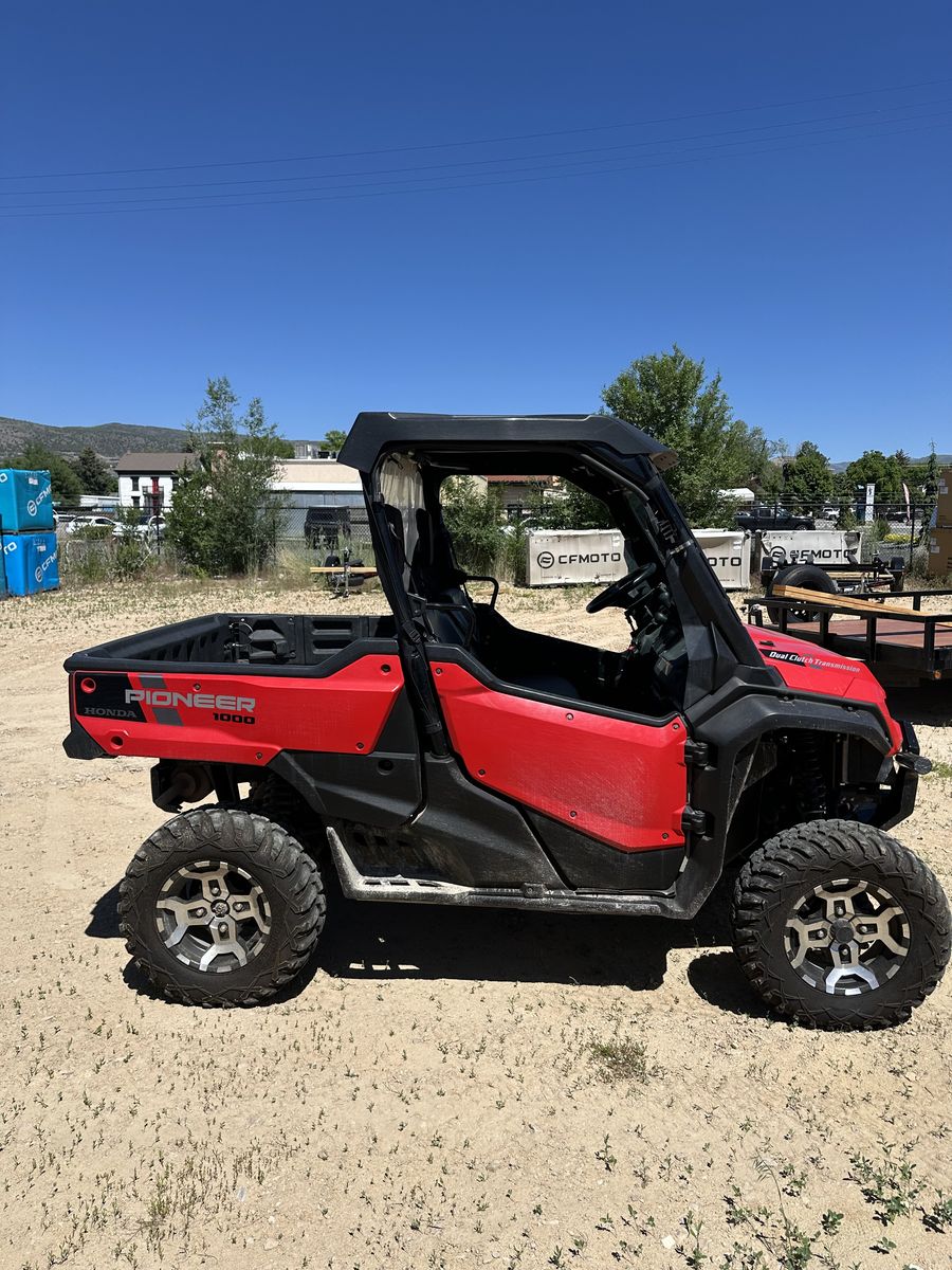 2023 Honda Pioneer 1000 Deluxe Red - UH00201-NF