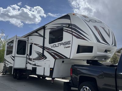 2014 Dutchmen Voltage 3605 toy hauler
