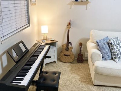 Piano, Guitar, Ukulele, Voice Lessons