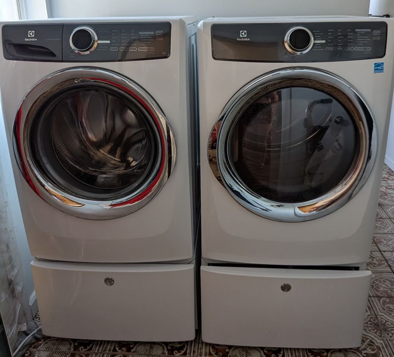 Electrolux Front Load Washer and Dryer Set with Storage Pedestals - White