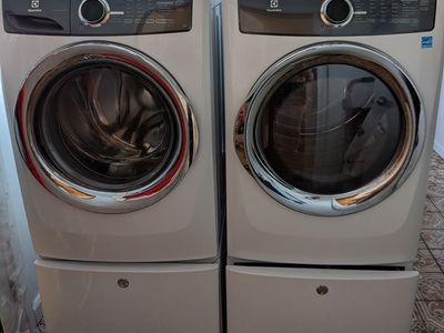 Electrolux Front Load Washer and Dryer Set with Storage Pedestals - White