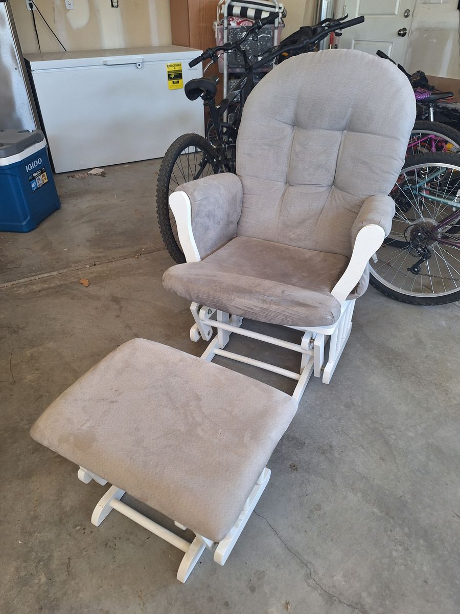 Nursery Glider/rocker