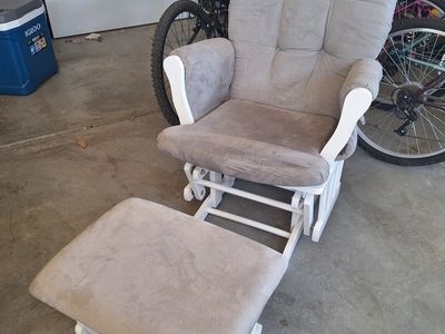 Nursery Glider/rocker