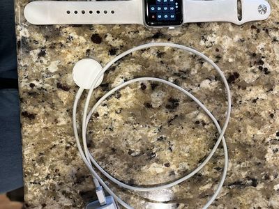 Apple Watch Series 3 38mm - Great Condition with Band & Charger
