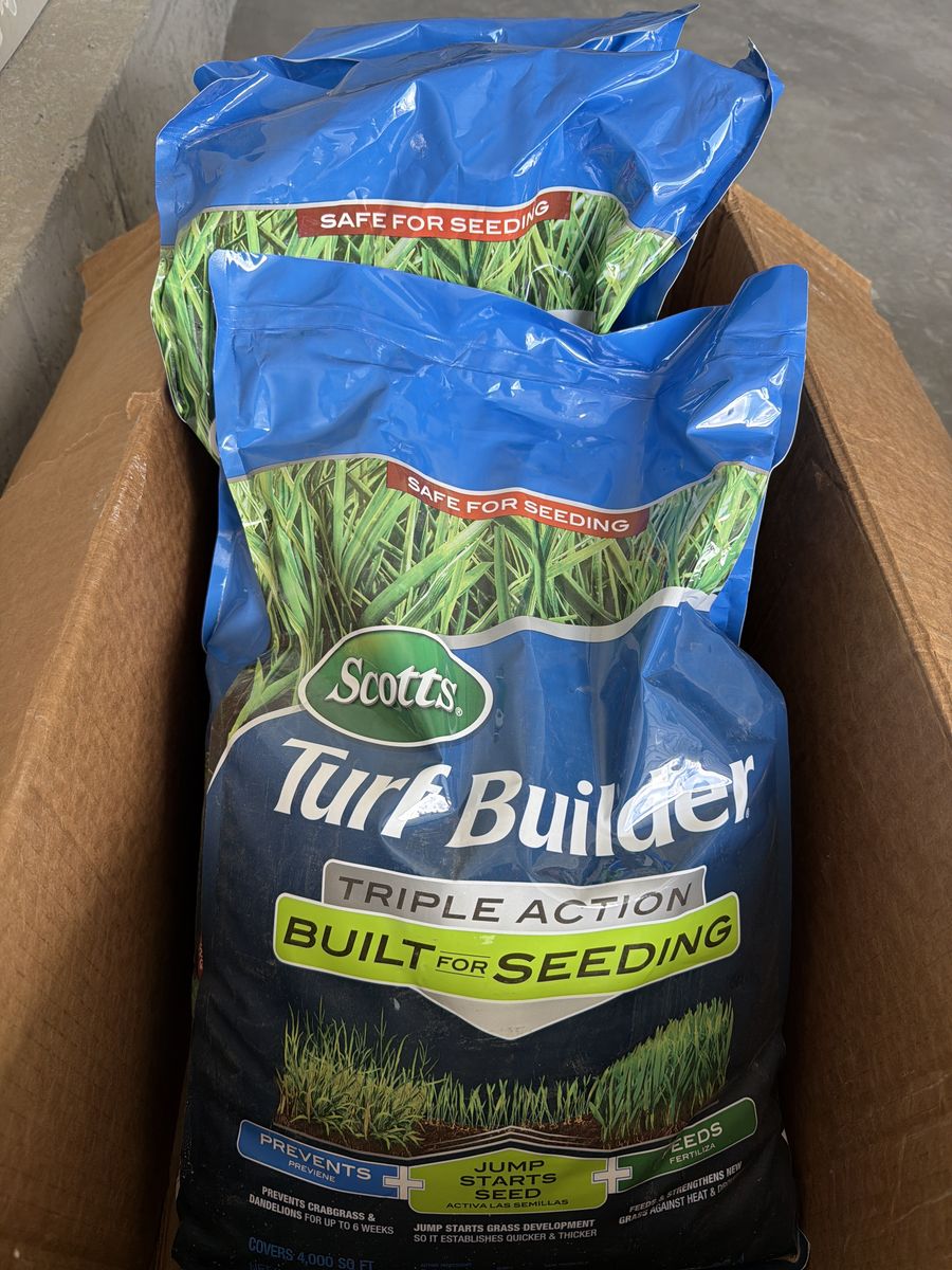 3 bags turf builder 4000 sq ft each $20 for all 3 brand new