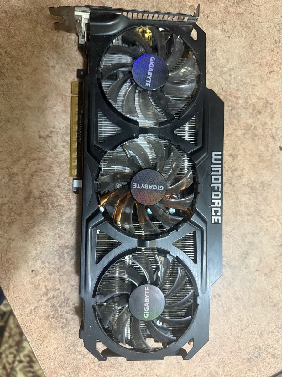 Gigabyte Gaming OC / Windforce RTX 3060 12G - Triple Fan