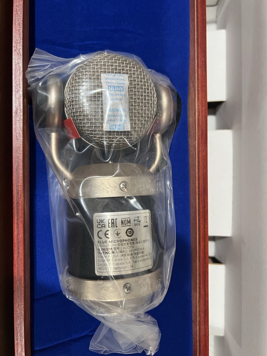 Blue Microphone Mouse with Shockmount (New in box)