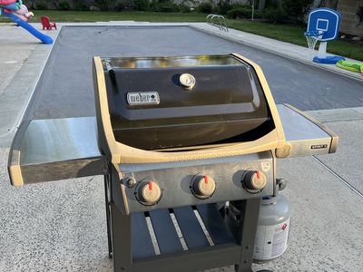 Weber Spirit II 3-Burner Propane Grill – Clean & Works perfect