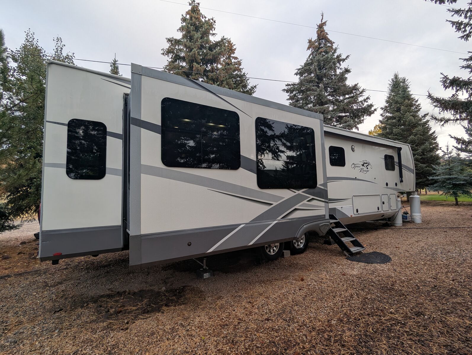 Ultimate Family Floorplan! 2019 Highland Ridge 371MBH – Sleeps 8+ (Barely Towed)