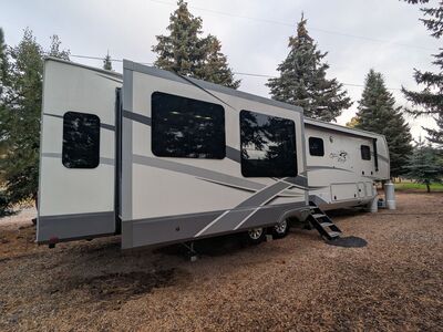 Ultimate Family Floorplan! 2019 Highland Ridge 371MBH – Sleeps 8+ (Barely Towed)