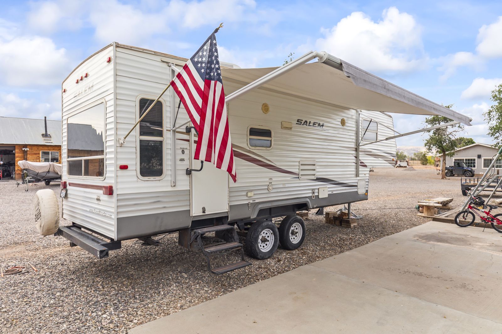2009 Salem Fifth Wheel Trailer 27’