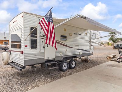 2009 Salem Fifth Wheel Trailer 27’