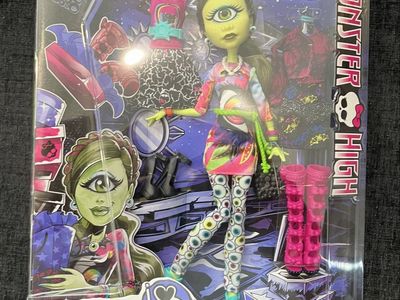 Monster High I Love Fashion Iris Clops Doll Mattel NIB