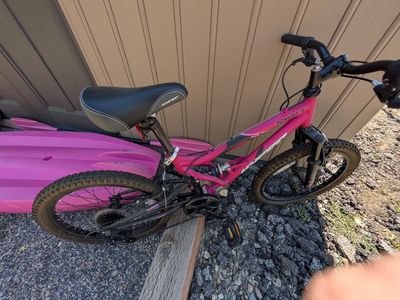 Hyper HYP-T20-1200 20-inch girls' full-suspension mountain bike